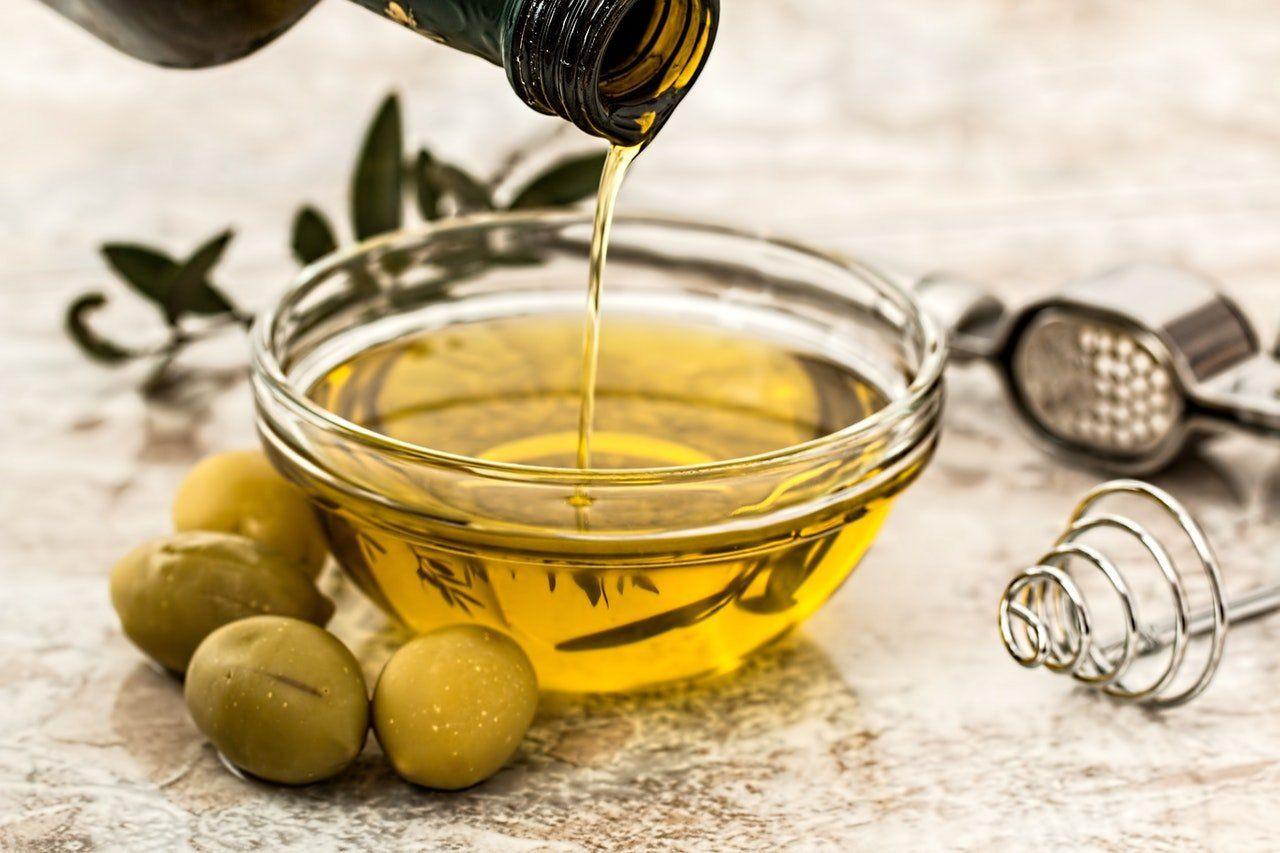 Olive Oil Grade A Odor Nearly Odorless Main Ingredient Olive Berry Appearance Light Yellow Liquid Extraction Method Cold Pressed