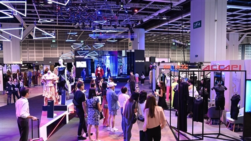 Why Attend CENTRESTAGE ? B2B Intro - 1