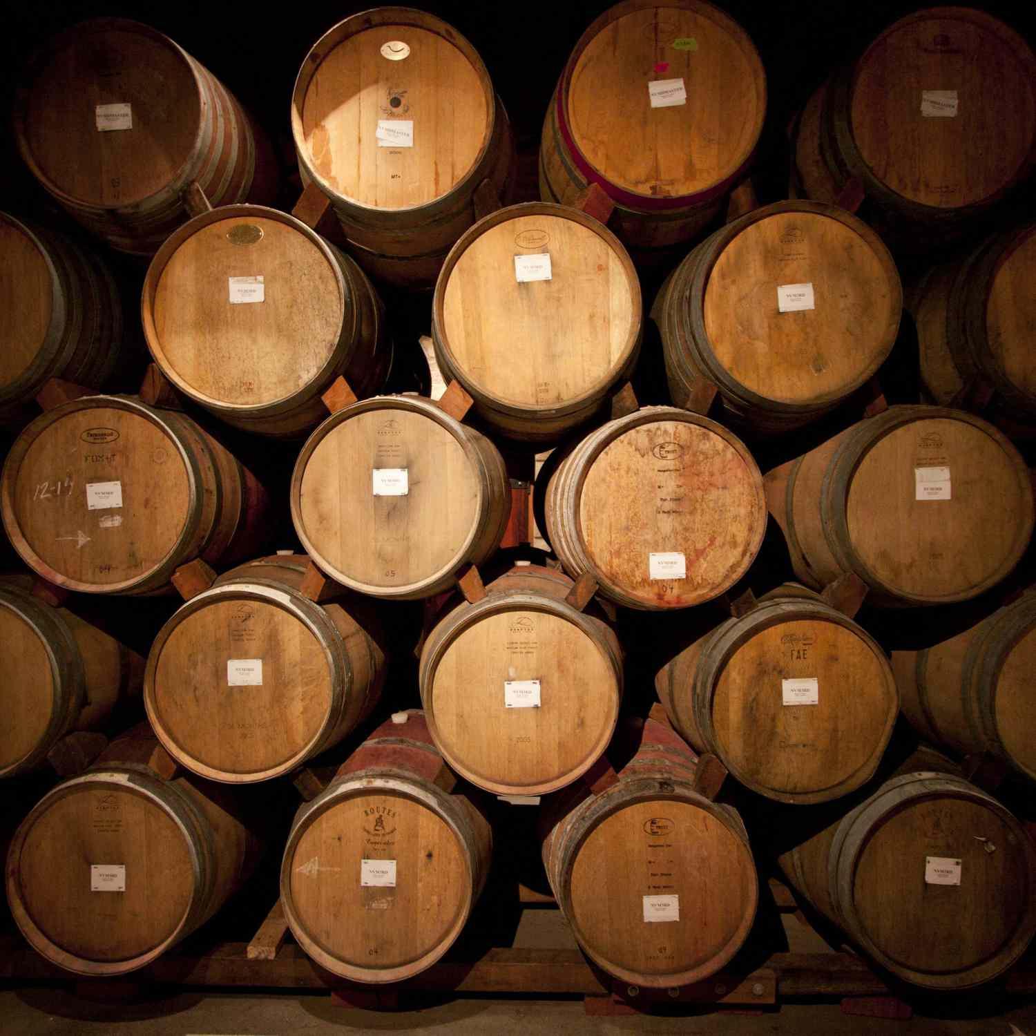 Used Eco-Friendly Oak Beer Barrels (20L-200L) with Gloss Varnishing and Heat Transfer Printing for Sale
