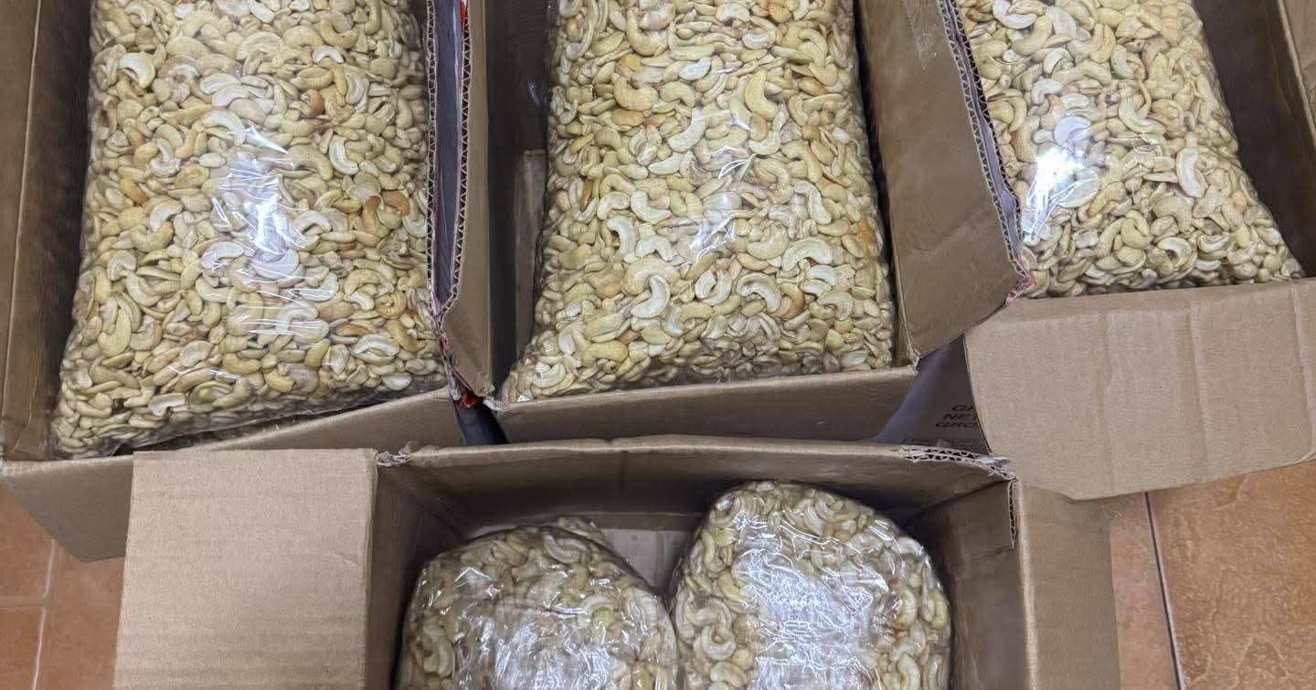 Dry Nuts Like Raw Cashew Nuts Color White Style Dried Quality Premium Cultivation Type Afi Broken Content 5% Max Moisture Content 5% Max