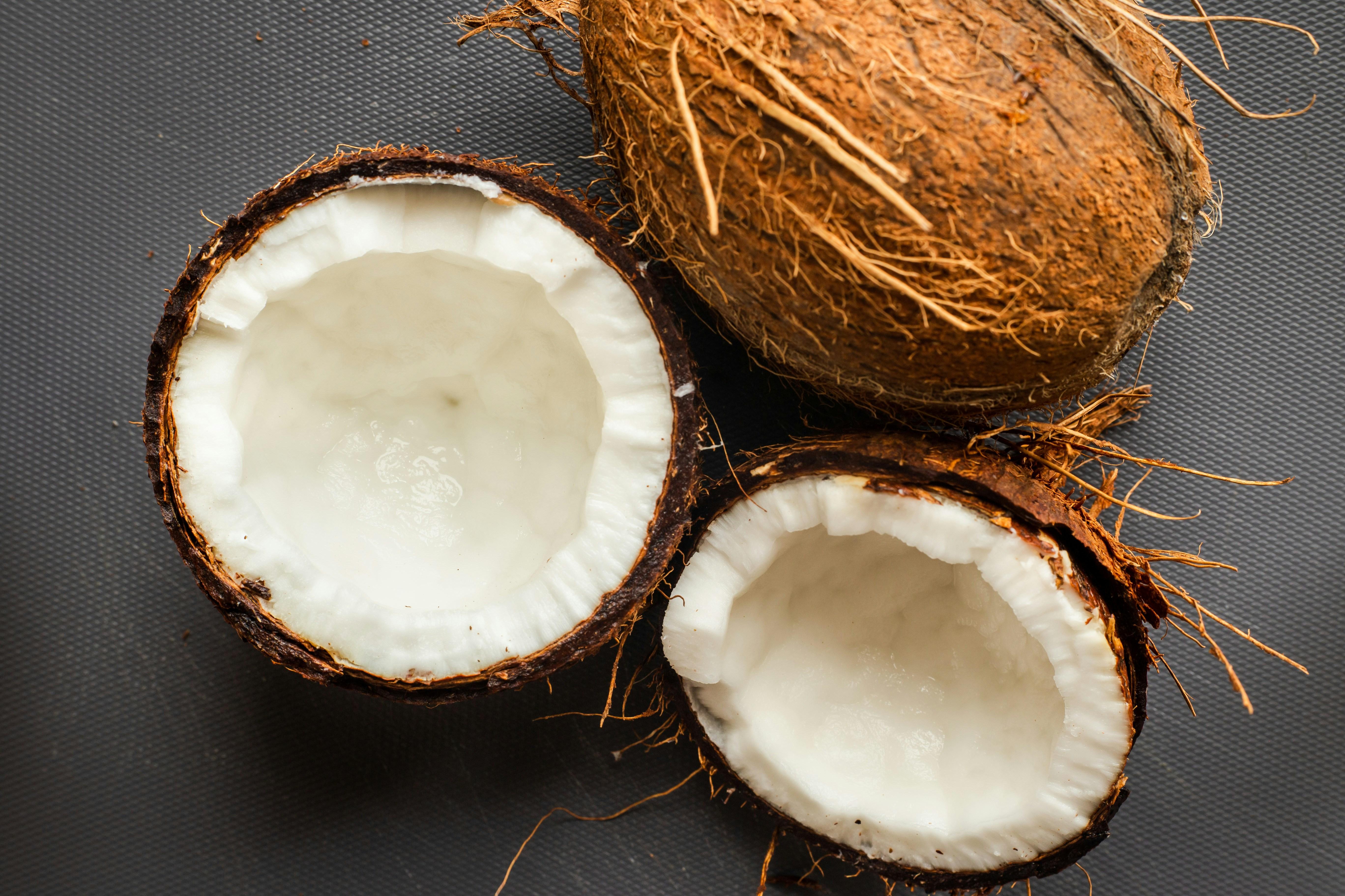Semi Husk Coconut Image 4