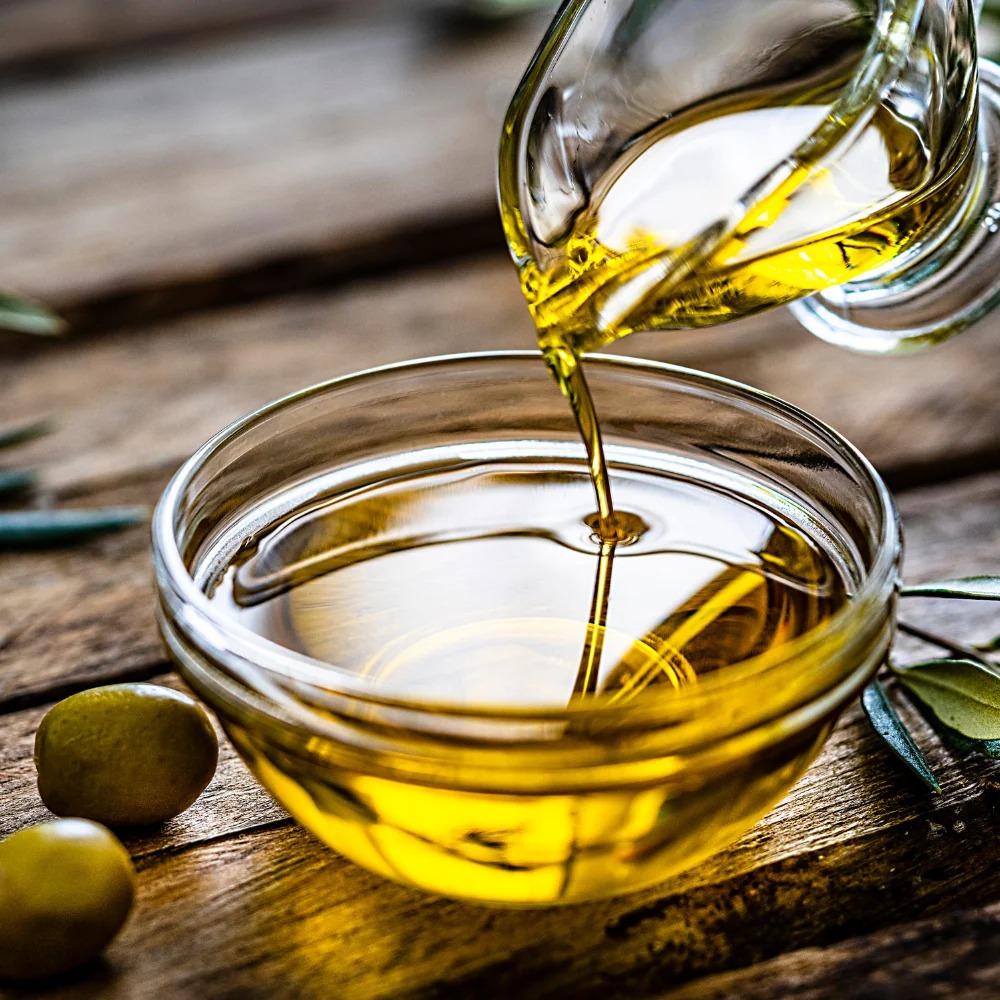 High Quality Olive Oil With Smooth Texture And Distinctive Flavor Designed For Home Cooking Restaurants Catering