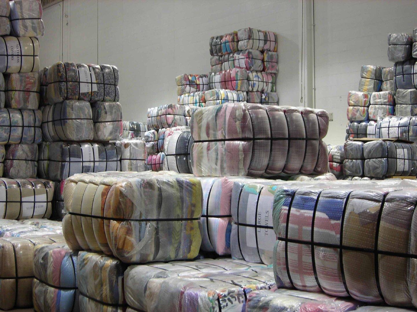 Best Price Hoodies Bales Mixed Sizes Colors Second Hand Hooded Sweatshirts Bulk Wholesale For Export