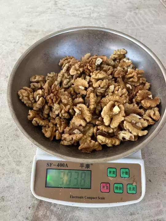 185 Walnuts Image 1