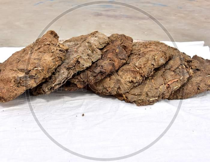 Natural Cow Dung Cake - Image 1