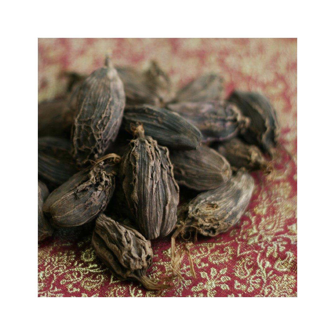 Natural Bulk Black Cardamom Supplier | Export Quality Smoky Dried Cardamom Pods for Seasoning, Spice Processing, Tea Blends, Food Production, Worldwide Wholesale Markets