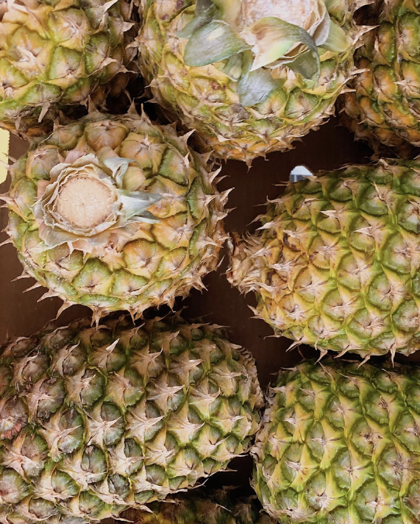 GOLDEN YELLOW DEL MONTE FRESH PINEAPPLES SUITABLE FOR FRESH CONSUMPTION 10kg,15Kg Cartons On SALE