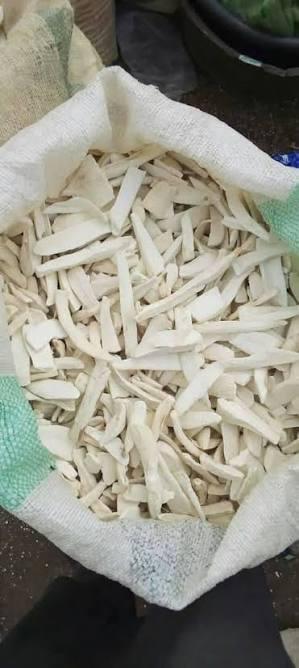 DRIED CASSAVA/TAPIOCA CHIPS FOR ALCOHOL, ANIMAL FEED AND CASSAVA STARCH INDUSTRY