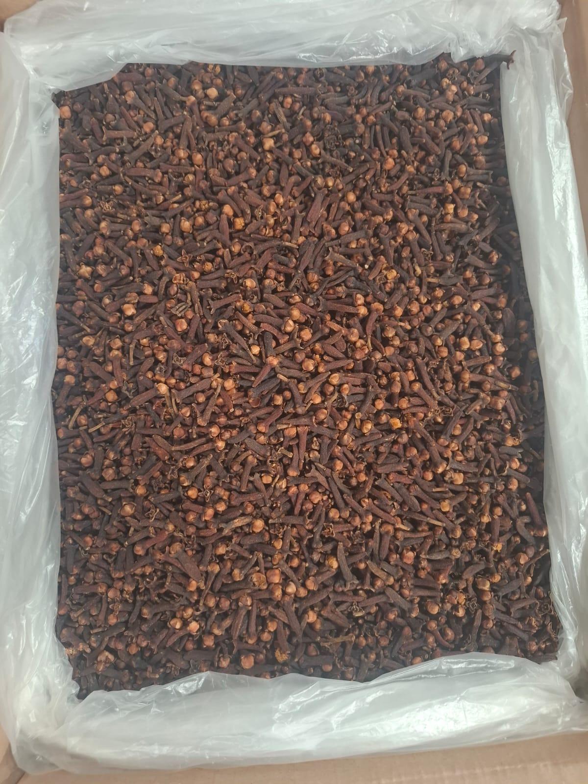 Whole Clovea