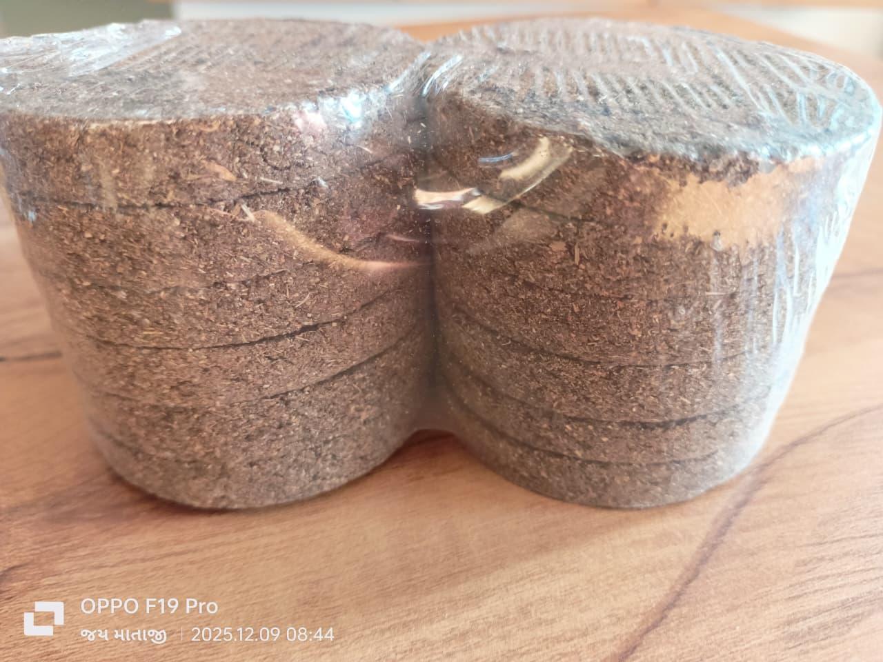 Cow Dung Powder, Cake, Manure Origin India Quality Grade Usda Choice Minimum Order Quantity 20 Ton Packaging Packed In Pp Bag 25