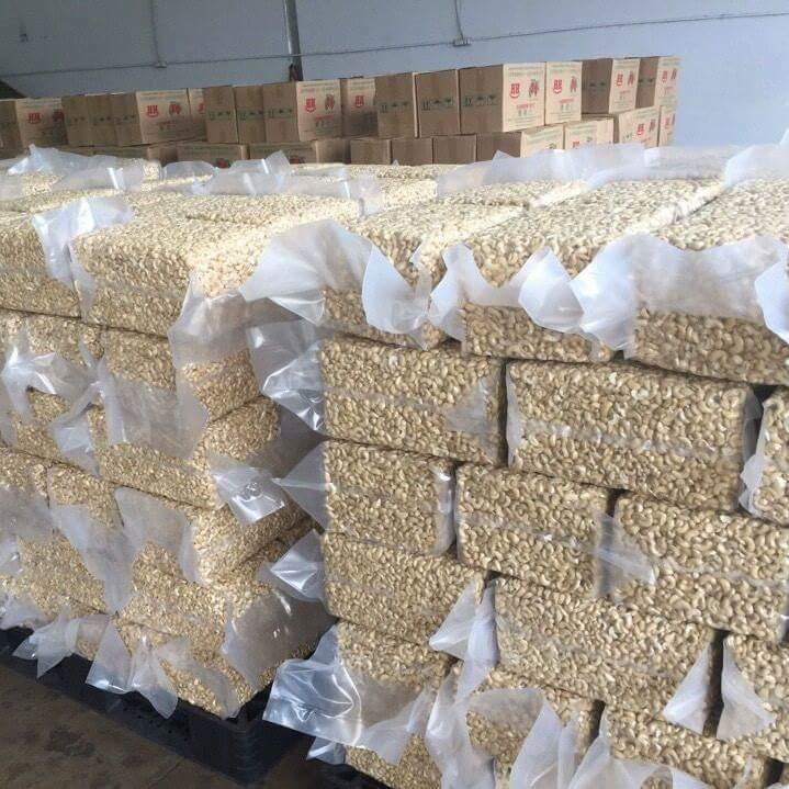 Fresh Premium Cashew Nuts With 99% Whole Kernels Hygienic Cashew Nuts Carefully Packed For Bulk Traders