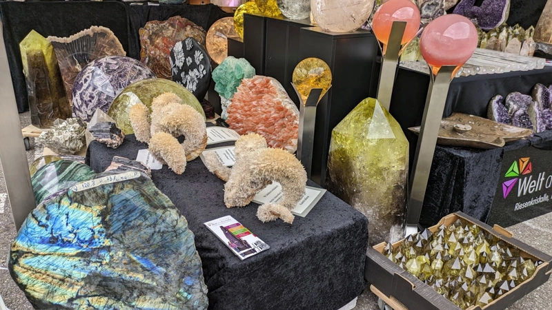 Why Attend Mineral World Mineralienwelt? B2B Intro - 1