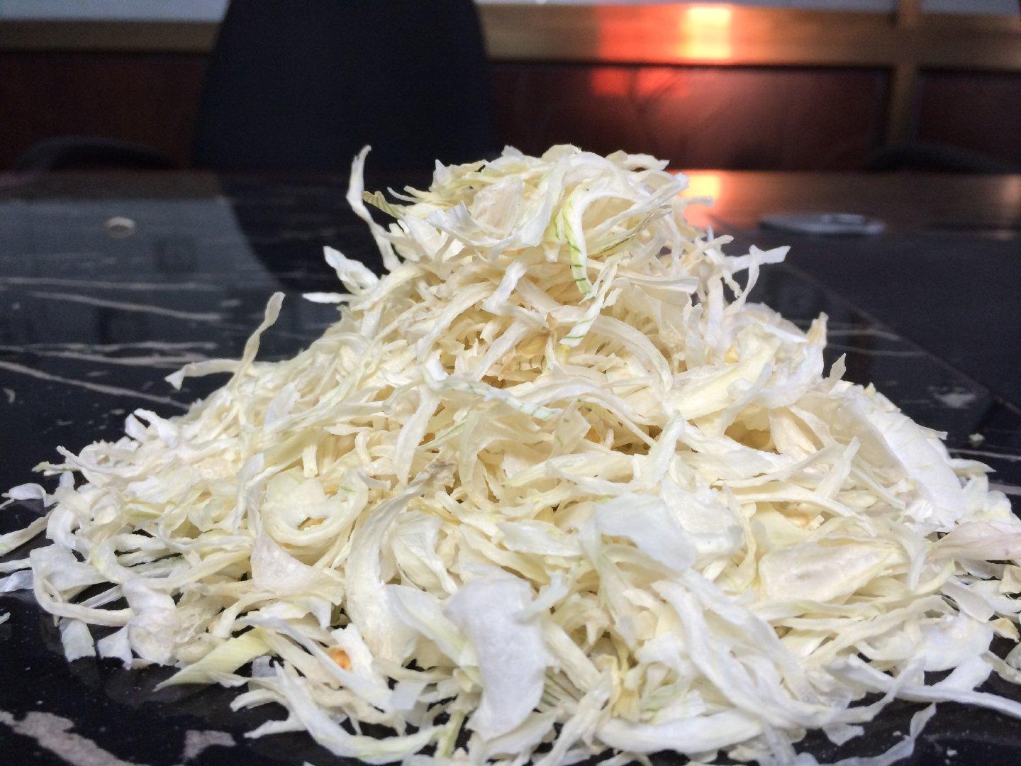 Bulk Supply Premium Dehydrated White Onion Flakes – Natural Dried Onion Flakes for Household Cooking, Industrial Food Production, Spice Blending, Soup Mixes, Sauces, and Seasoning Applications with Competitive Wholesale Pricing