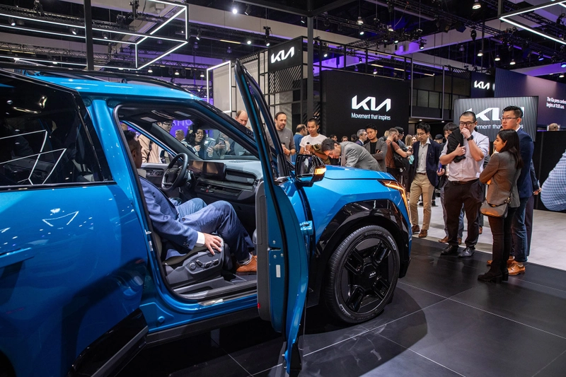 Inside LA Auto Show: B2B Key Insights - 1