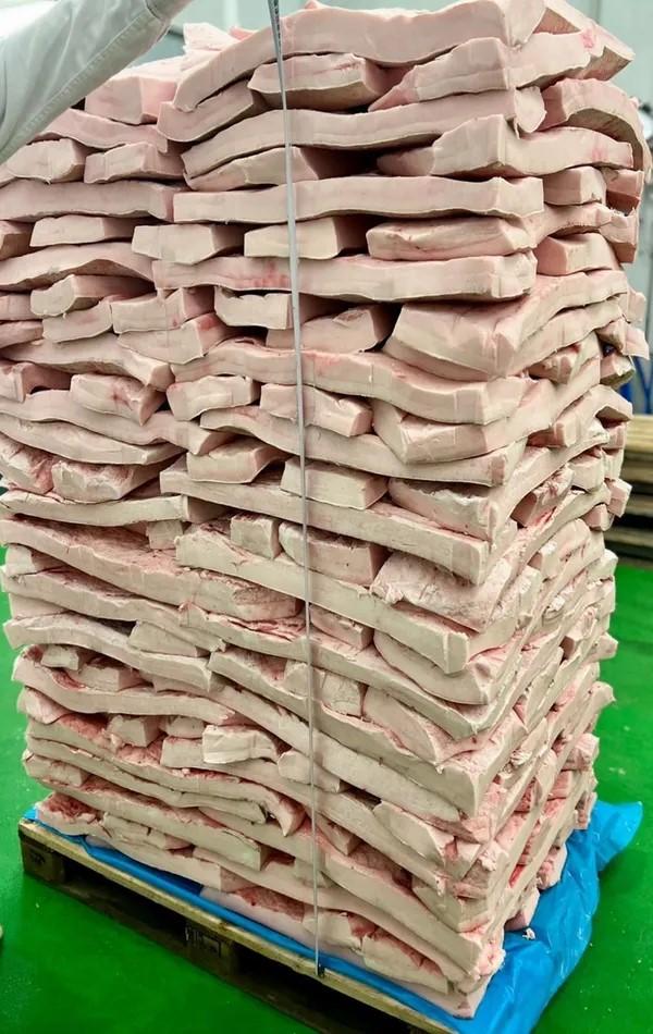 Premium Wholesale Frozen Iberian Pork Back Fat from Spain – High Quality Spanish Pork Fat for Food Processing, Sausage Production, Rendering, Cooking Applications, Bulk Export Supply, Certified Safe, Nutrient Rich, Custom Packaging, Reliable Global Delivery