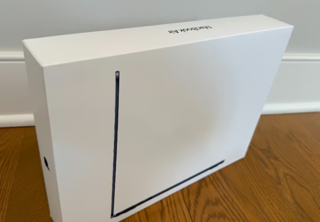 MacBook Air 15.3