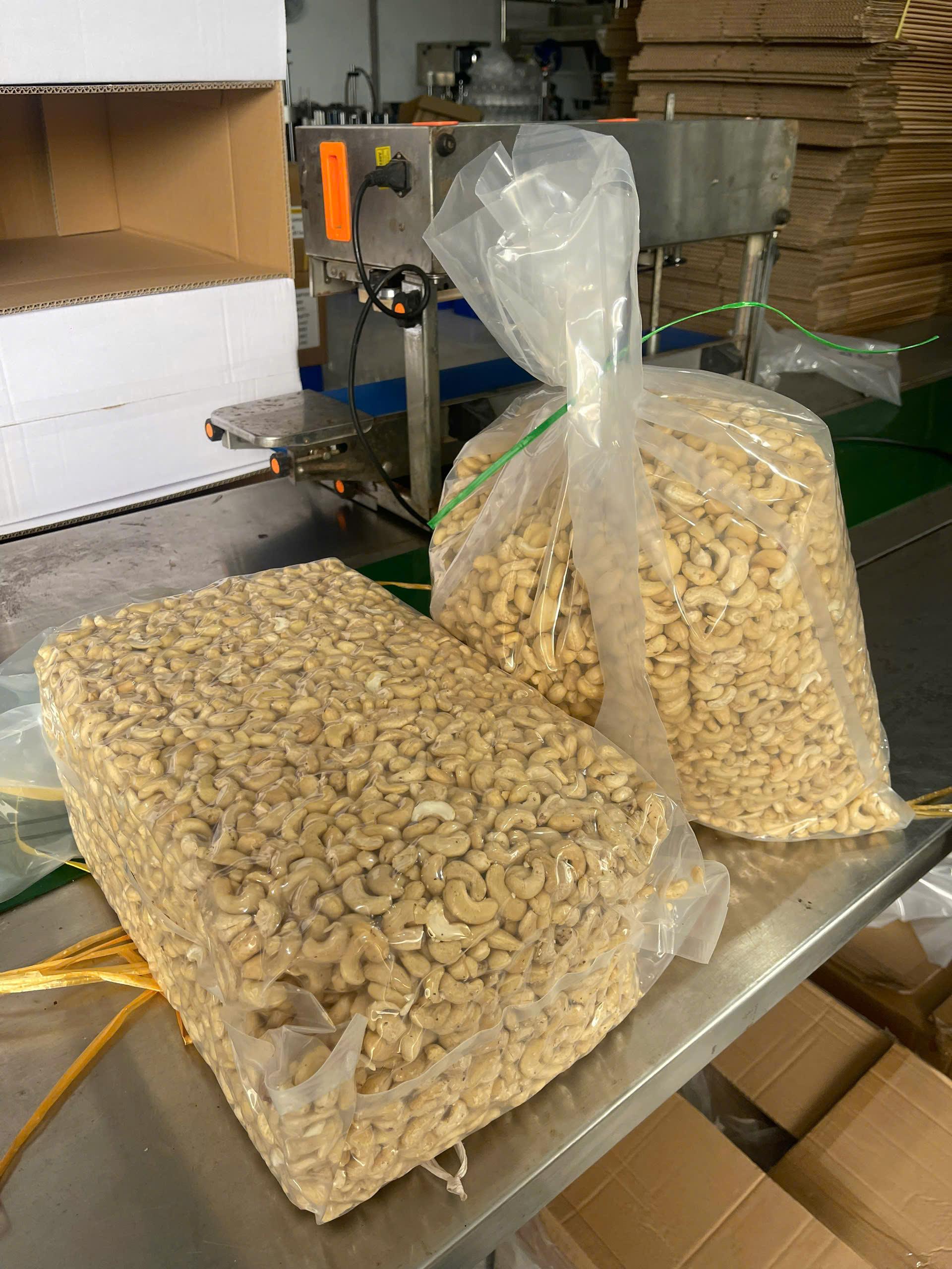 Vietnamese Cashew Kernels W320