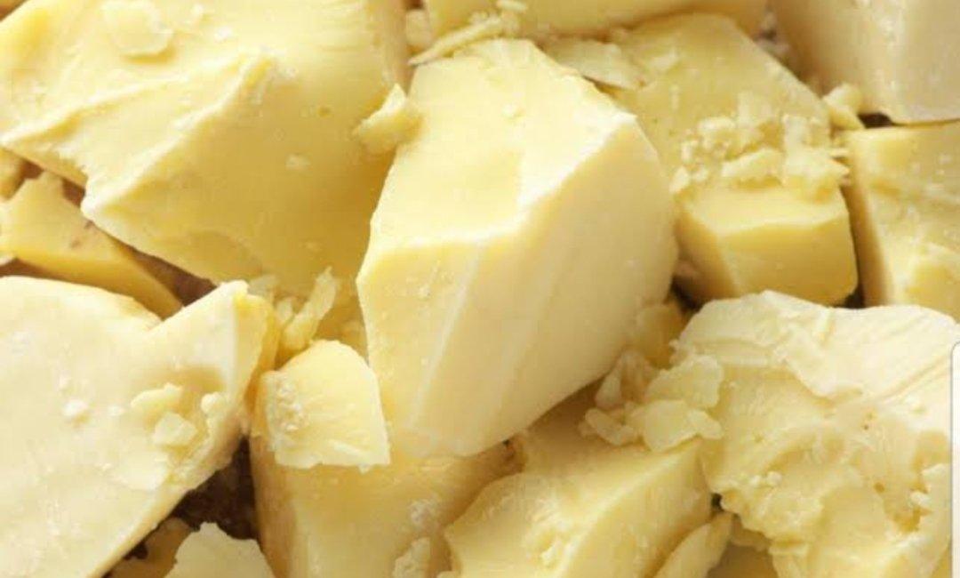 Raw Shea butter, organic ginger, organic honey 