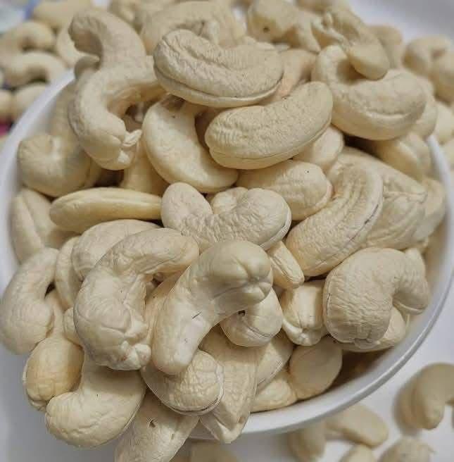 Cashew Nuts  Grade A Price Term CIF Moisture Content 5% Max Types Available W240, W320 Packaging Options 20kg Or 25kg
