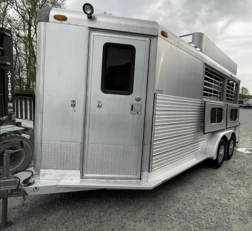 Two Horse Trailers / 1999 4 Star 2 Horse Reverse