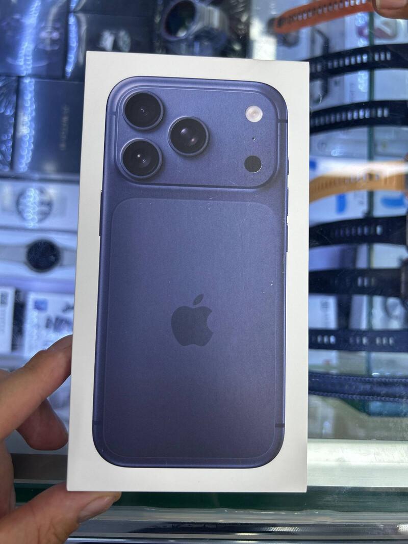 New Sealed iPhone 17 Pro Max 256GB BLUE Factory Unlocked Apple Warranty