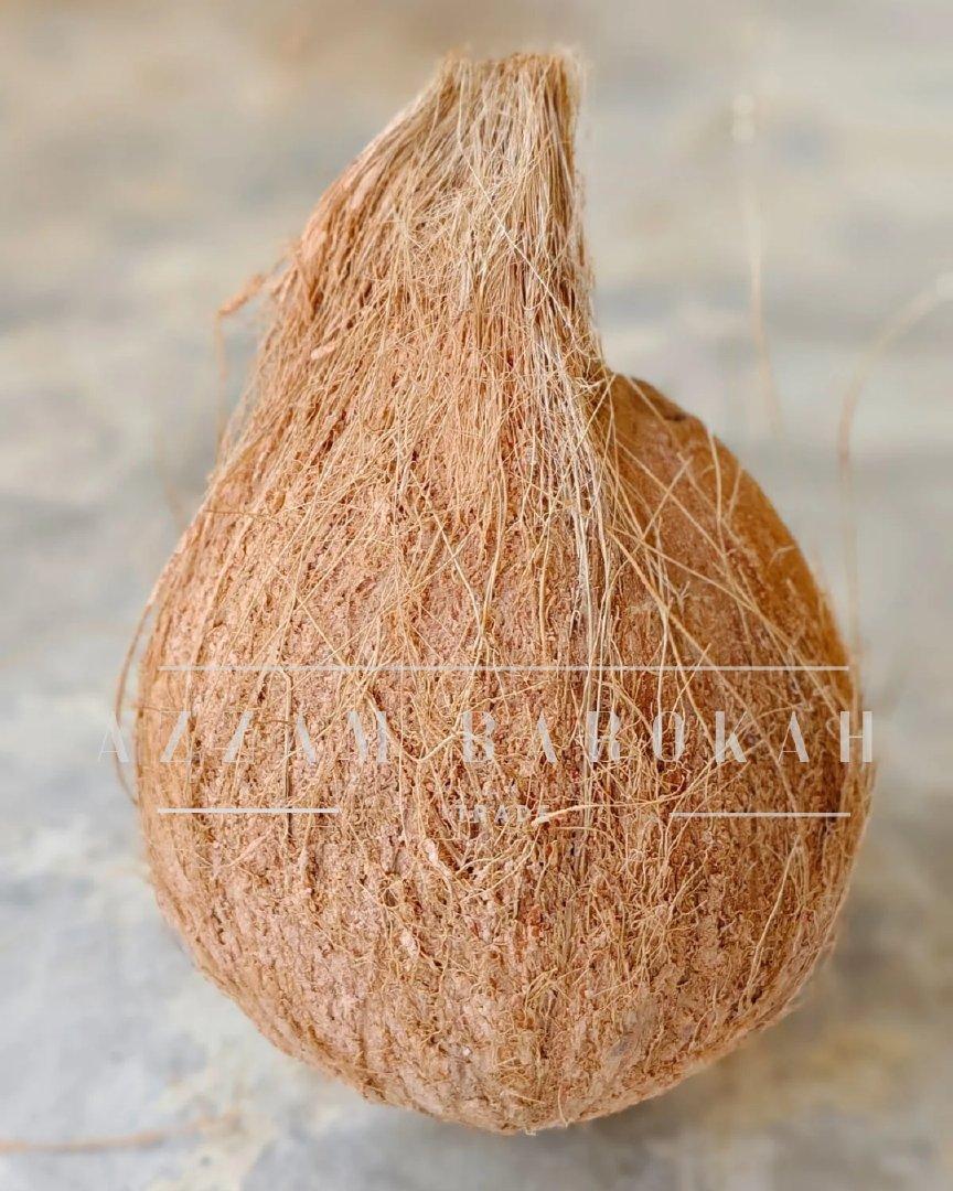 Semi husked coconut Grade A Aroma Rich Shelf Life Long Oil Content High Color Light Brown Packaging Mesh Bag Weight (kg) 0.8-1.2