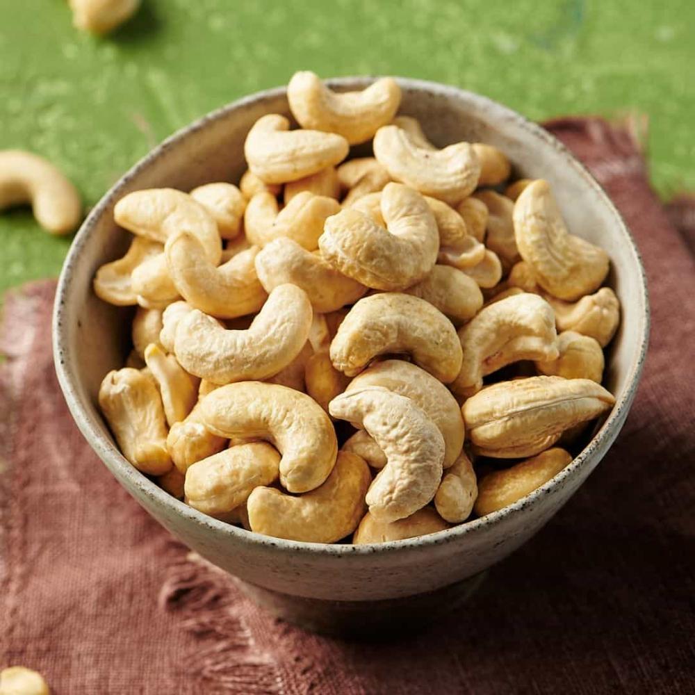 100% Organic Natural Raw Dried Cashew Nuts Low Fat Healthy Fruit Snack Premium Quality No Additives Vacuum Sealed Bulk Buyers