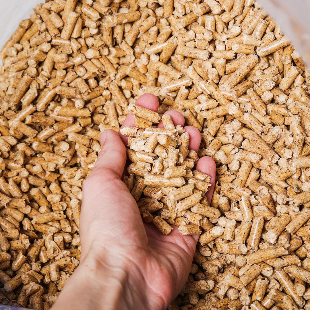 Affordable bulk  Supply Wood Pellets ENplus 6mm Rodos, Ready Export 15kg Bags Heating, Clean and Efficient Pellets