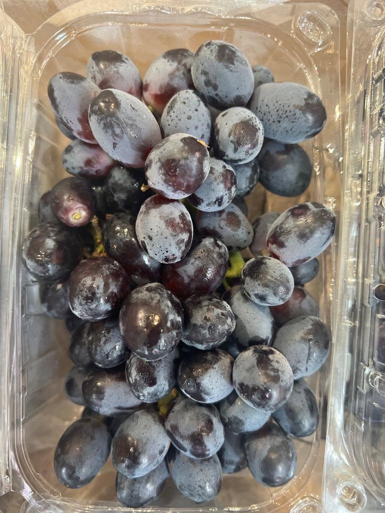 Superior Grade Autumn Royal Seedless Grapes for Sale!! Class 1 quality Black Seedless Grapes from South Africa