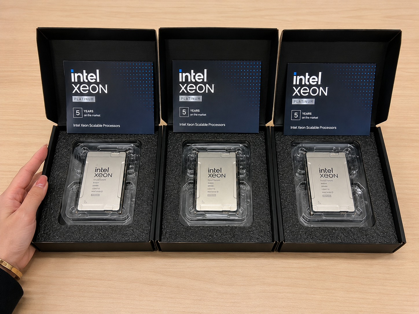 Intel Xeon Platinum 8460H QS CPU 2.2-3.8GHz 40 Core 80 Threads Server Processors